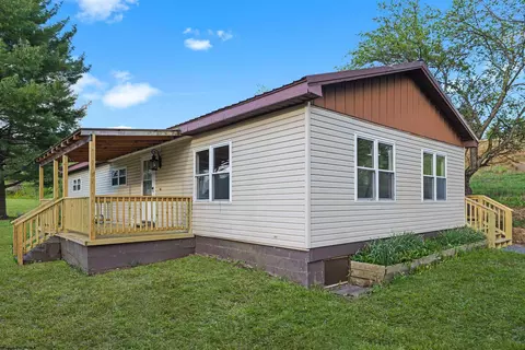 310 Sanders St, Terra Alta, WV 26764