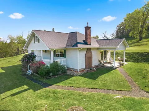 1492 Janes Hill Rd, Shinnston, WV 26431