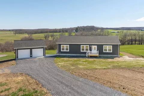238 E Meadowlark Dr, Bruceton Mills, WV 26525