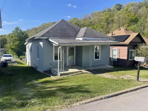 807 Indiana Ave, Nutter Fort, WV 26301