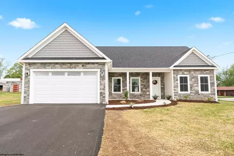 16 Margaret St, Uniontown, PA 15401