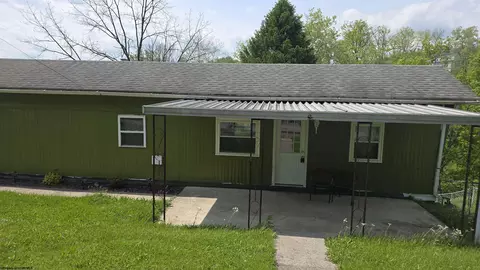 43 Agronomy Farm Rd, Morgantown, WV 26508