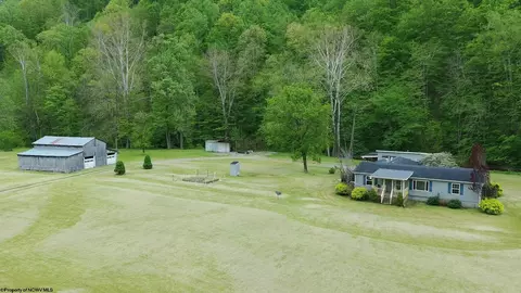 1814 Mannington Rd, Smithfield, WV 26437