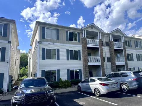 2102 University Commons Dr, Morgantown, WV 26505