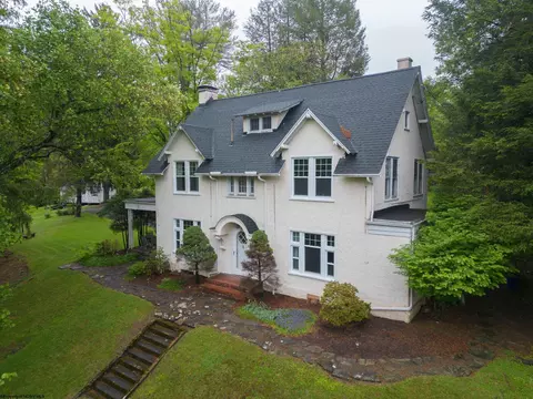 5 Woodside Dr, Fairmont, WV 26554