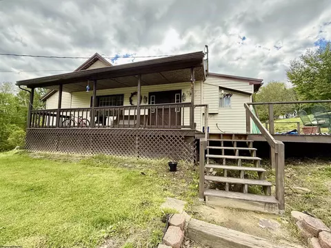669 W Hill Rd, Grafton, WV 26354