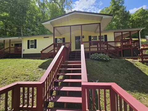 3923 Bear Mountain Rd, Bridgeport, WV 26330