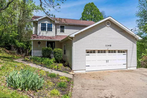 1148 Grandview Dr, Fairmont, WV 26554
