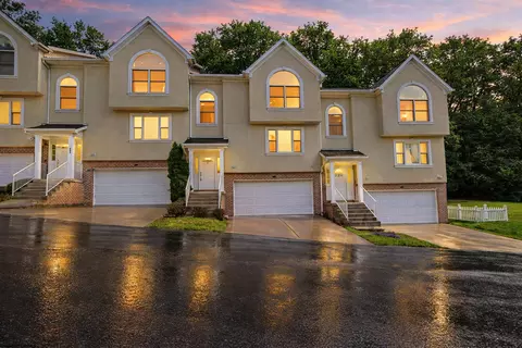 231 Palisades Dr, Morgantown, WV 26508