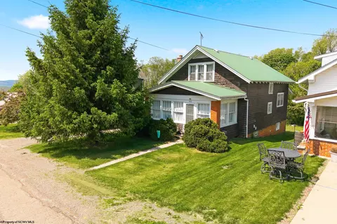 822 Main St, Addison, PA 15411