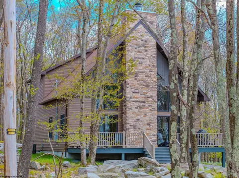 134 Day Lily Cir, Terra Alta, WV 26764