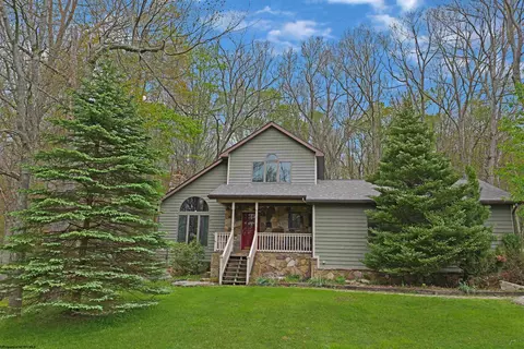 17 Goldfinch Ln, Terra Alta, WV 26764