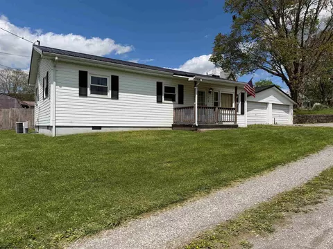 88 Curtis Ln, Belington, WV 26250