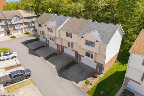 1026 Saint Pauls Ln, Morgantown, WV 26505