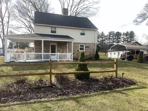 275 S Rd, Arthurdale, WV 26520