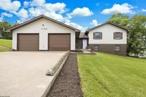 1102 Deerfield Dr, Fairmont, WV 26554