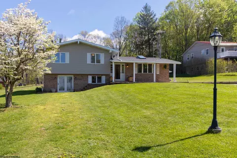 50 Hickory Hills Dr, Morgantown, WV 26508