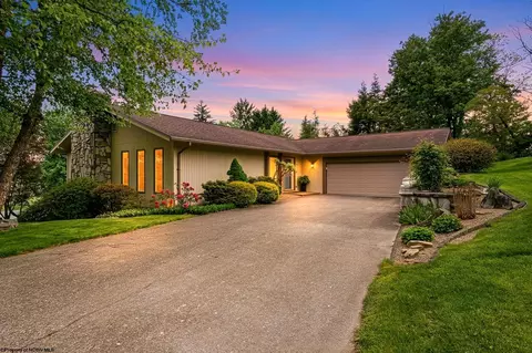2 Ridge Pl, Morgantown, WV 26505