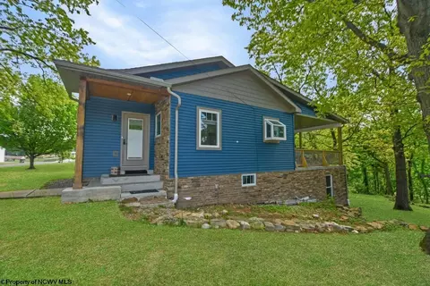 1114 Harvatis St, Morgantown, WV 26508