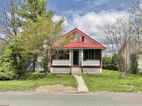 136 Heavner Ave, Elkins, WV 26241