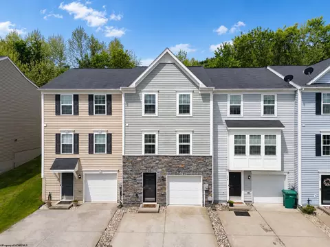 205 Queensbury Ct, Fairmont, WV 26554