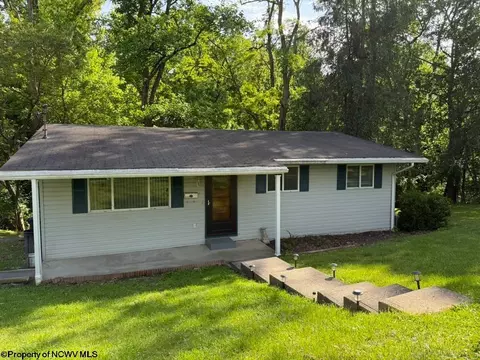 151 Grove St, Westover, WV 26501