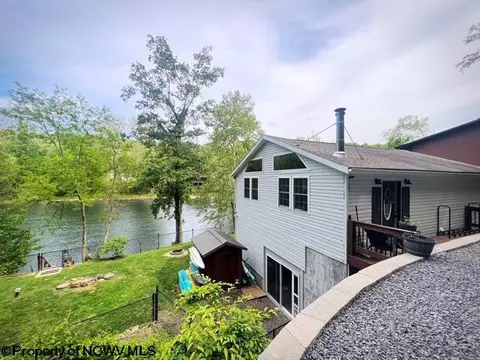 378 White Island Rd, Fairmont, WV 26554