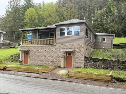 486 Spruce St, Thomas, WV 26292