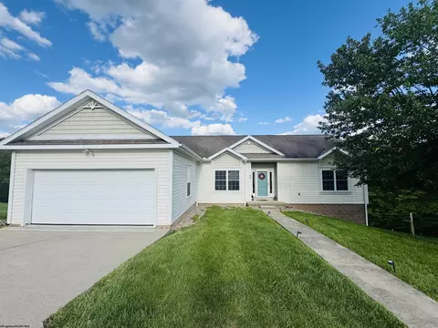 90 Silver Maple Ct, Fairmont, WV 26554
