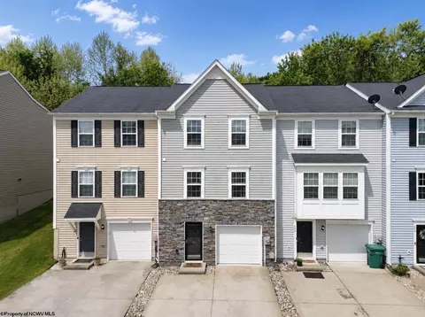 205 Queensbury Ct, Fairmont, WV 26554