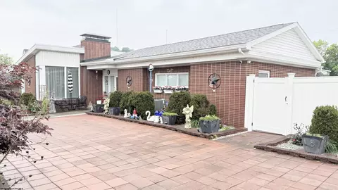 414 E Main St, Clarksburg, WV 26301