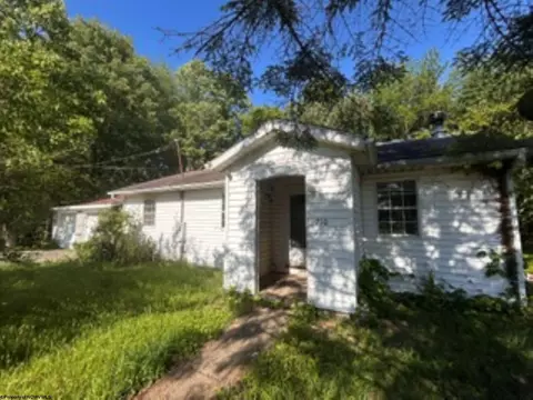 210 Mockingbird Ln, Fairmont, WV 26554