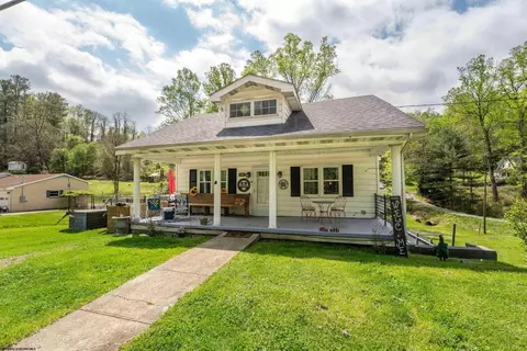 688 E Grafton Rd, Fairmont, WV 26554