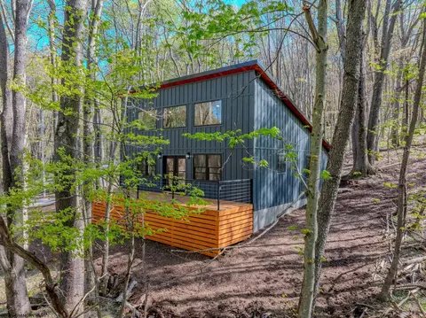280 Bluebird Dr, Terra Alta, WV 26764