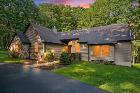 888 E Alpine Dr, Terra Alta, WV 26764