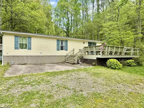 145 Scott Dr, Grafton, WV 26354
