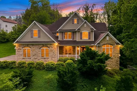 672 Poplar Woods Dr, Morgantown, WV 26505