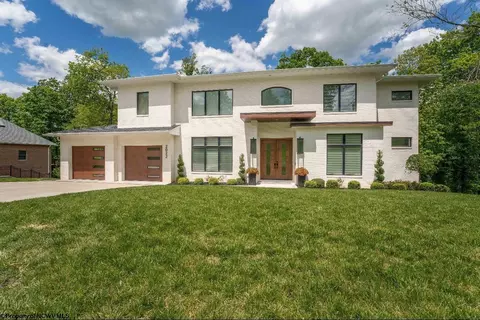 2022 White Oak Dr, Morgantown, WV 26505