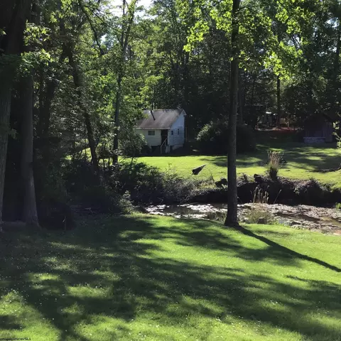 33 Woodhaven Ln, Fairmont, WV 26554