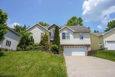 307 Villa View Dr, Morgantown, WV 26505