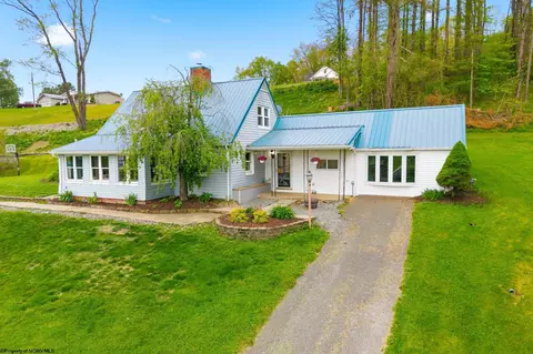 391 U Rd, Arthurdale, WV 26520