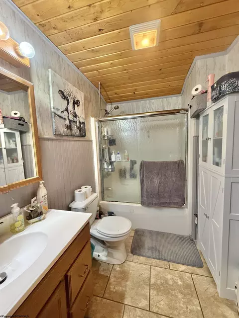Bath - 355 Bennett Rd, Philippi, WV 26416 photo 4 of 4