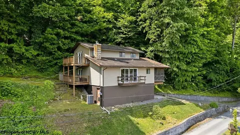 228 Rockley Rd, Morgantown, WV 26508