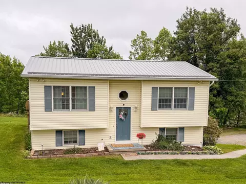 1546 Blue Horizon Dr, Morgantown, WV 26501