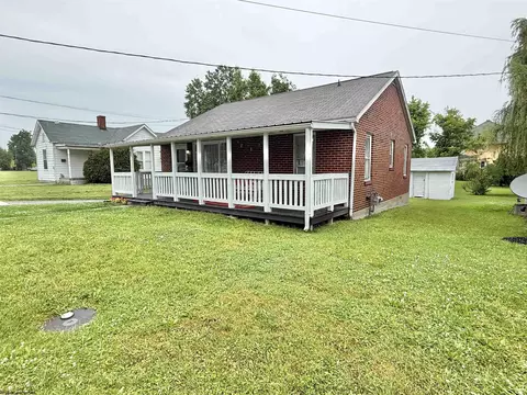 30 Sedgwick St, Buckhannon, WV 26201