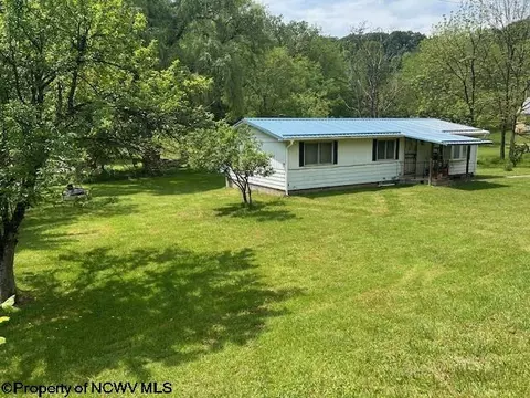 1111 Red Rock Rd, Buckhannon, WV 26201