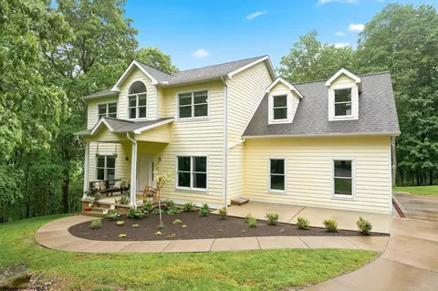 5 Squirrel Ln, Morgantown, WV 26508