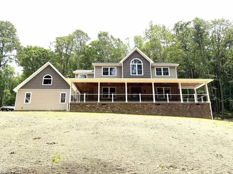 114 Dripping Spring Rd, Morgantown, WV 26508