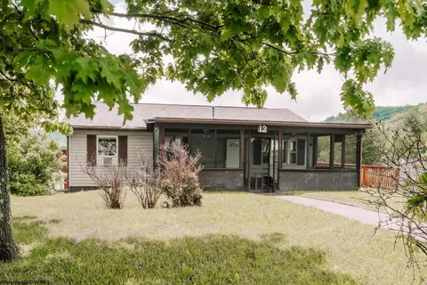 12 Goldenrod Ln, Clarksburg, WV 26301