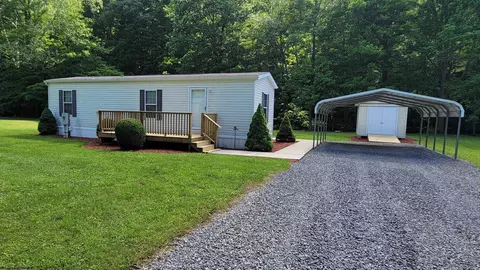 24 Line Dr, Fairmont, WV 26554